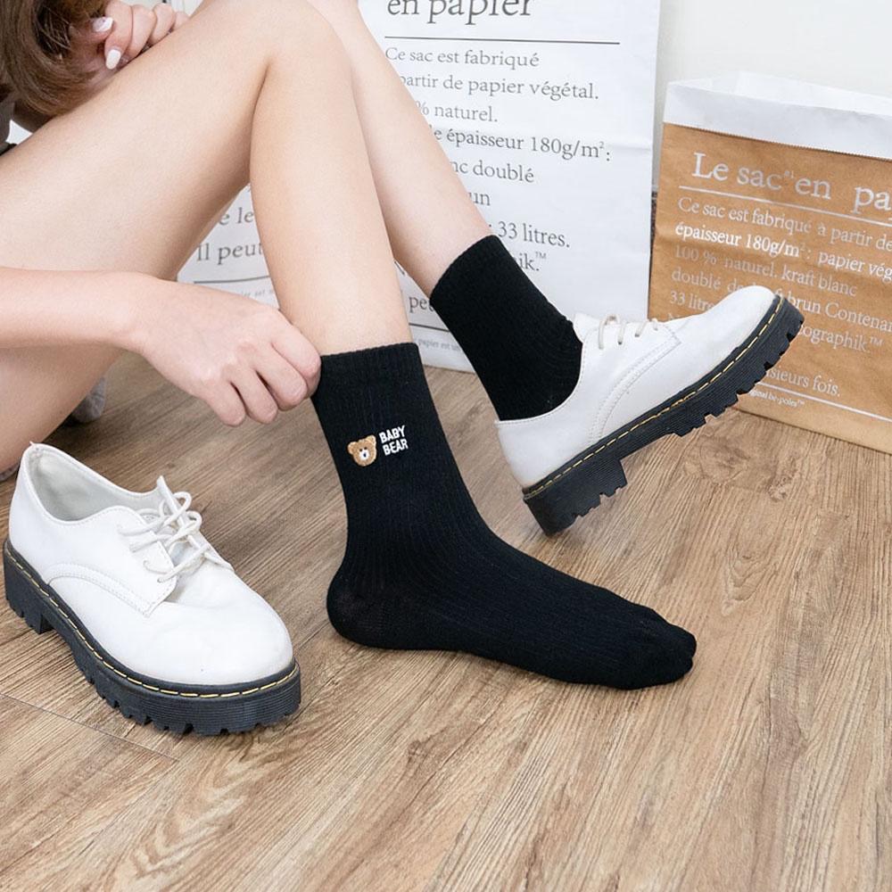 AUHA 日系襪子 字母刺繡小熊中筒襪 S0427 女生襪子 女襪 襪子推薦 白襪 黑襪 可愛襪子 純棉襪子 阿華有事嗎-細節圖6