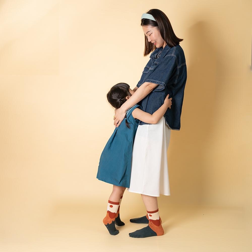 AHUA原創設計襪子 HUAER漸層富士山貓咪中筒襪 女襪 女生襪子 台灣製造 純棉親子襪 Z0010 阿華有事嗎-細節圖4