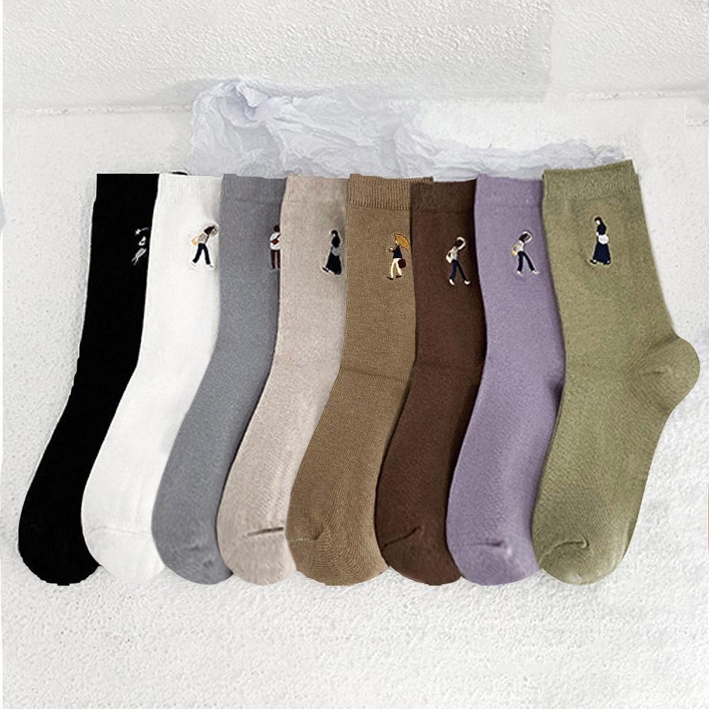 AUHA 日系襪子 文青風刺繡人物中筒襪 S0418 女襪 學生襪 白襪 黑襪 純色襪子 百搭長襪 襪子推薦 阿華有事-細節圖3