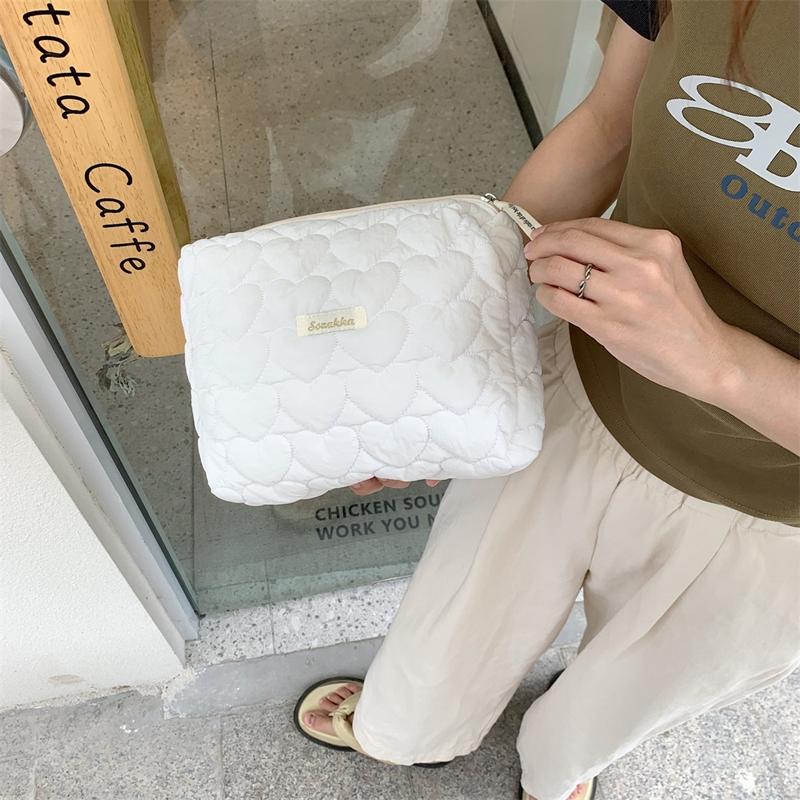 AHUA 阿華有事嗎 滿版絎縫愛心大容量收納包 B0112 收納包 旅行包 化妝包-細節圖4