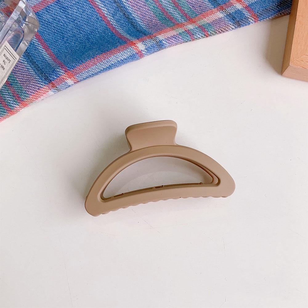 AHUA 霧面奶茶色系髮夾 E0097 鯊魚夾 大抓夾 Ins風髮夾 百搭瀏海夾 女生髮飾 阿華有事嗎-細節圖4