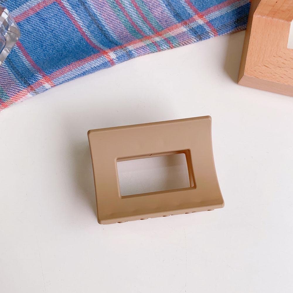 AHUA 霧面奶茶色系髮夾 E0097 鯊魚夾 大抓夾 Ins風髮夾 百搭瀏海夾 女生髮飾 阿華有事嗎-細節圖6