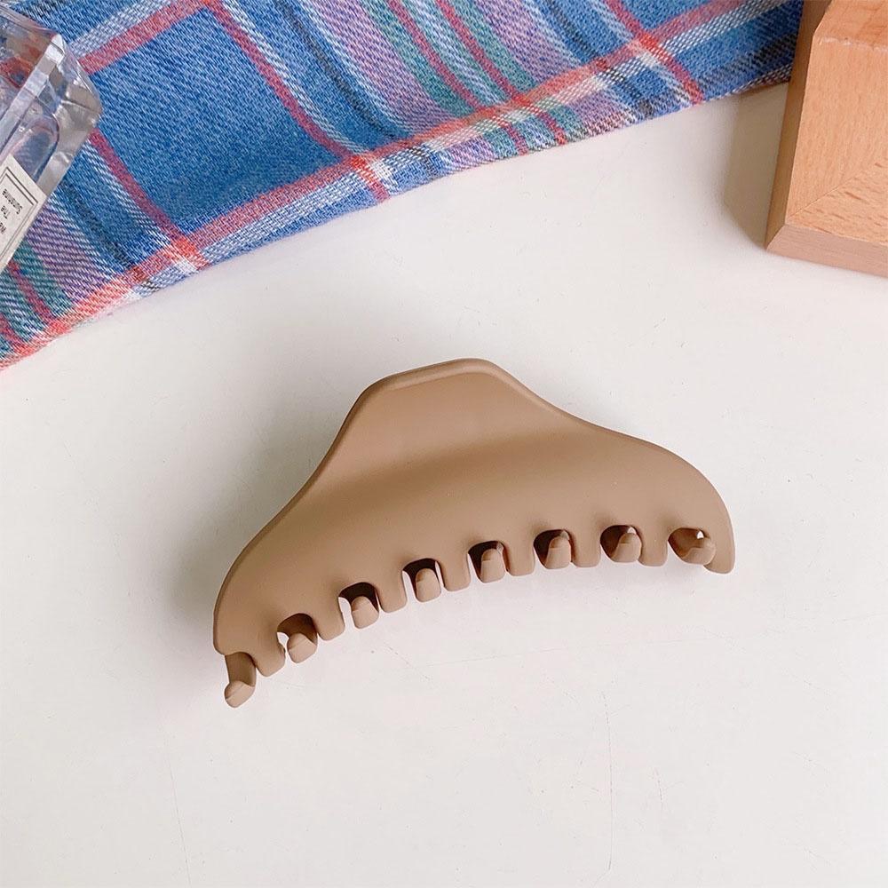 AHUA 霧面奶茶色系髮夾 E0097 鯊魚夾 大抓夾 Ins風髮夾 百搭瀏海夾 女生髮飾 阿華有事嗎-細節圖8