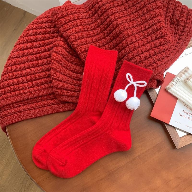 AHUA 阿華有事嗎 新年可愛毛球羊絨中筒襪 S0554  百搭純棉襪 韓系必備-細節圖4