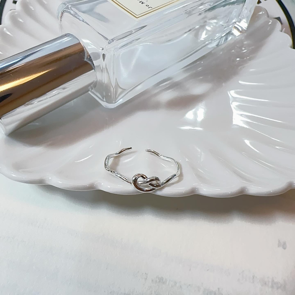 𝐇𝐚𝐧𝐚𝐛𝐢 𝐀𝐜𝐜 ♡現貨♡ 🥨愛心扭結戒指🥨 s925純銀開口戒-細節圖5