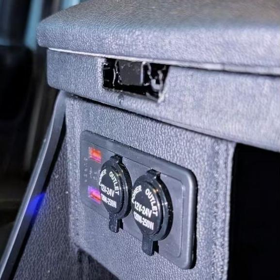 ⚡️當日出貨 台灣保固⚡️ JSPACE 中央扶手 ✨ 免鑽孔安裝 加大置物空間 PD+QC雙快充 後排雙杯架-細節圖5