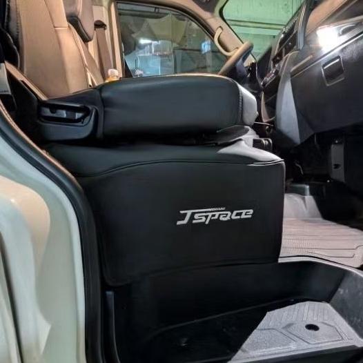 [J SPACE 專用] 前座下護墊 (含收納口袋/一對) | 20mm皮革 | 雙層皮革 | 防刮防髒 | 魔鬼氈-細節圖4