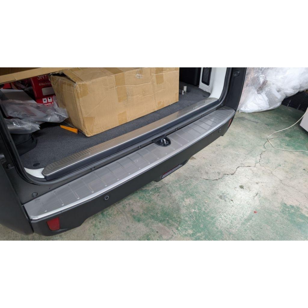 [J SPACE 廂車專用]尾門防刮板｜不銹鋼｜防刮｜卡夢｜｜汽車百貨｜保桿防刮｜J SPACE配件｜J SPACE改裝-細節圖7