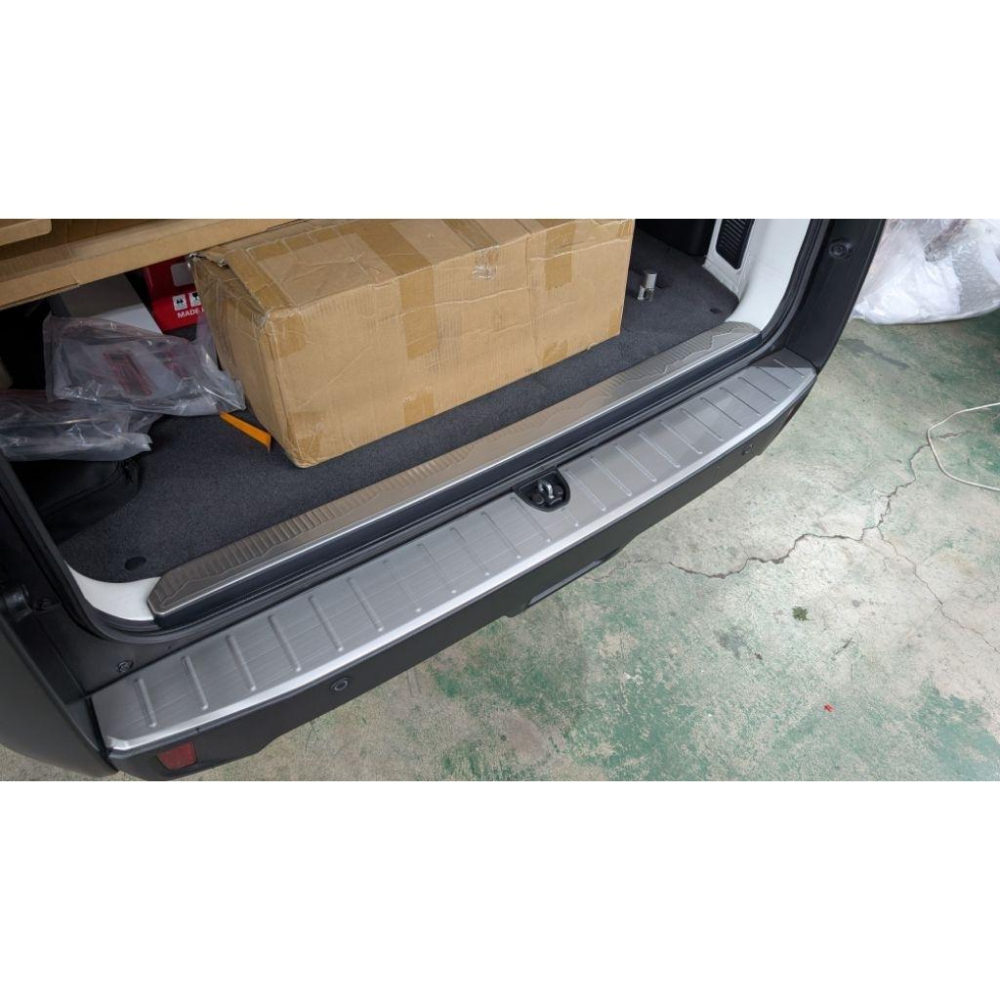 [J SPACE 廂車專用]尾門防刮板｜不銹鋼｜防刮｜卡夢｜｜汽車百貨｜保桿防刮｜J SPACE配件｜J SPACE改裝-細節圖8