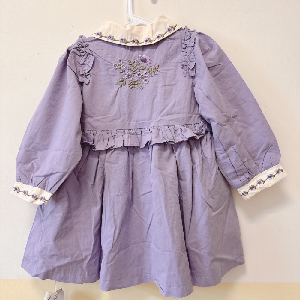 韓版紫色花朵刺繡娃娃領風衣外套·110碼［荳荳童心飾界］-細節圖2