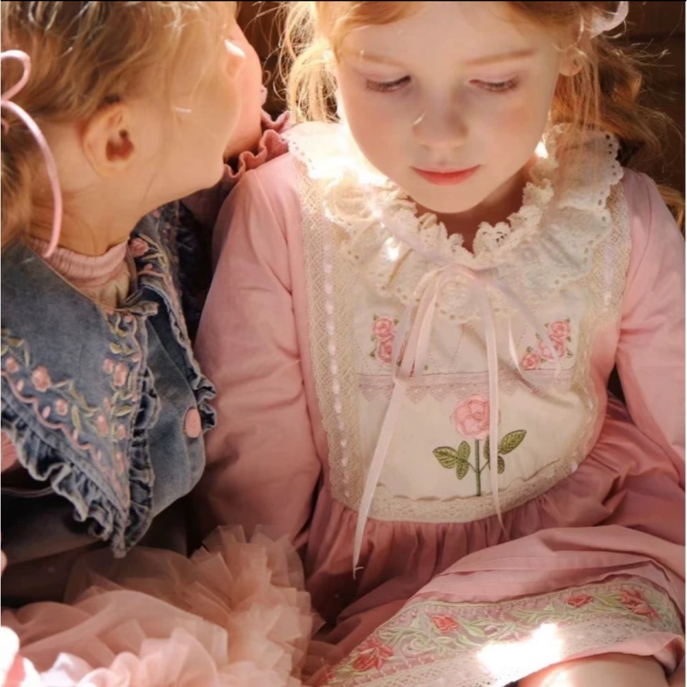 法式粉色花朵刺繡拼接蕾絲連身裙·110碼 現貨實拍［荳荳童心飾界］-細節圖4