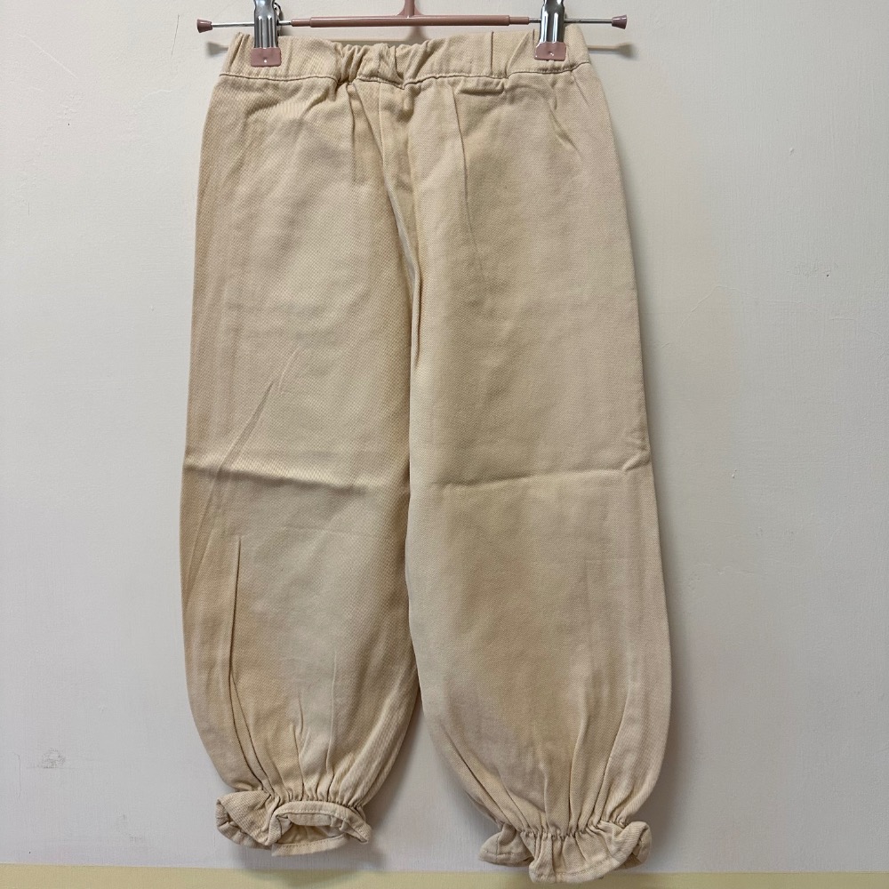 刺繡花朵縮口設計休閒卡其褲·110碼 現貨實拍［荳荳童心飾界］-細節圖2