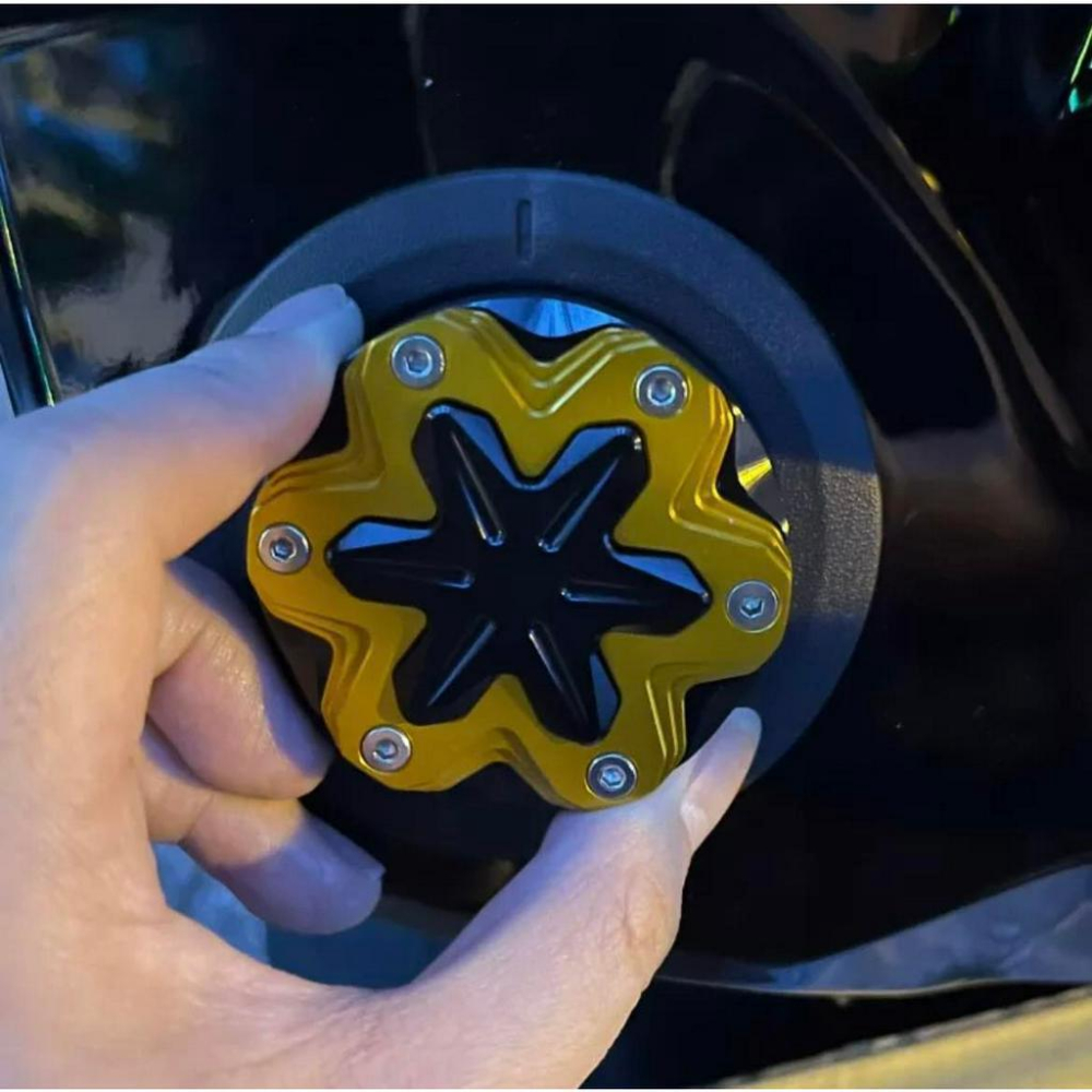 【現貨🔥附工具】SYM MMBCU 油箱蓋 三陽 曼巴 油箱蓋 曼巴油箱蓋 裝飾 改裝 精品 鋁合金 加油蓋 油箱環-細節圖2