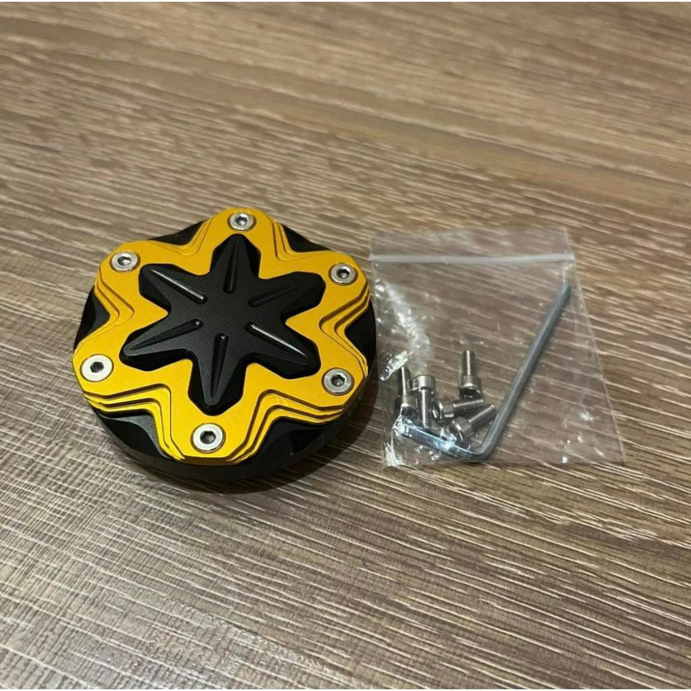 【現貨🔥附工具】SYM MMBCU 油箱蓋 三陽 曼巴 油箱蓋 曼巴油箱蓋 裝飾 改裝 精品 鋁合金 加油蓋 油箱環-細節圖3