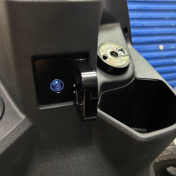 【現貨🔥直上】SYM 掛鉤 防跳脫掛勾 三陽 掛勾 防脫勾 CLBCU JET Fiddle MMBCU 曼巴 機車掛勾-細節圖4