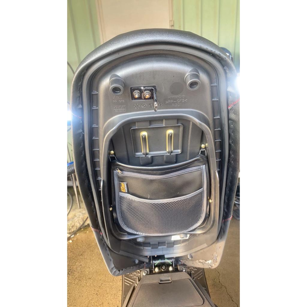 【現貨✨附螺絲】機車收納袋 光陽 krv 置物袋 krv moto 機車置物袋 krv180 車廂置物袋 車廂收納袋-細節圖2