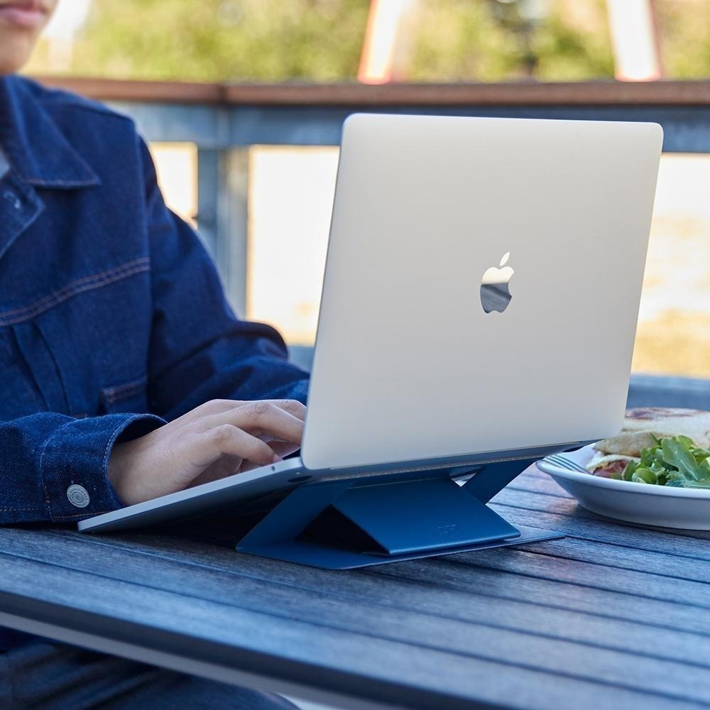 MOFT｜隱形筆電支架 散熱孔黏貼款 11.6-16吋筆電適用 新增MOVAS™材質-細節圖7