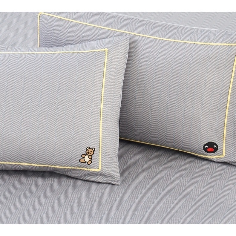 《預購》企鵝家族 pingu 床單 枕頭套 被套 床包3件組 灰色-細節圖3