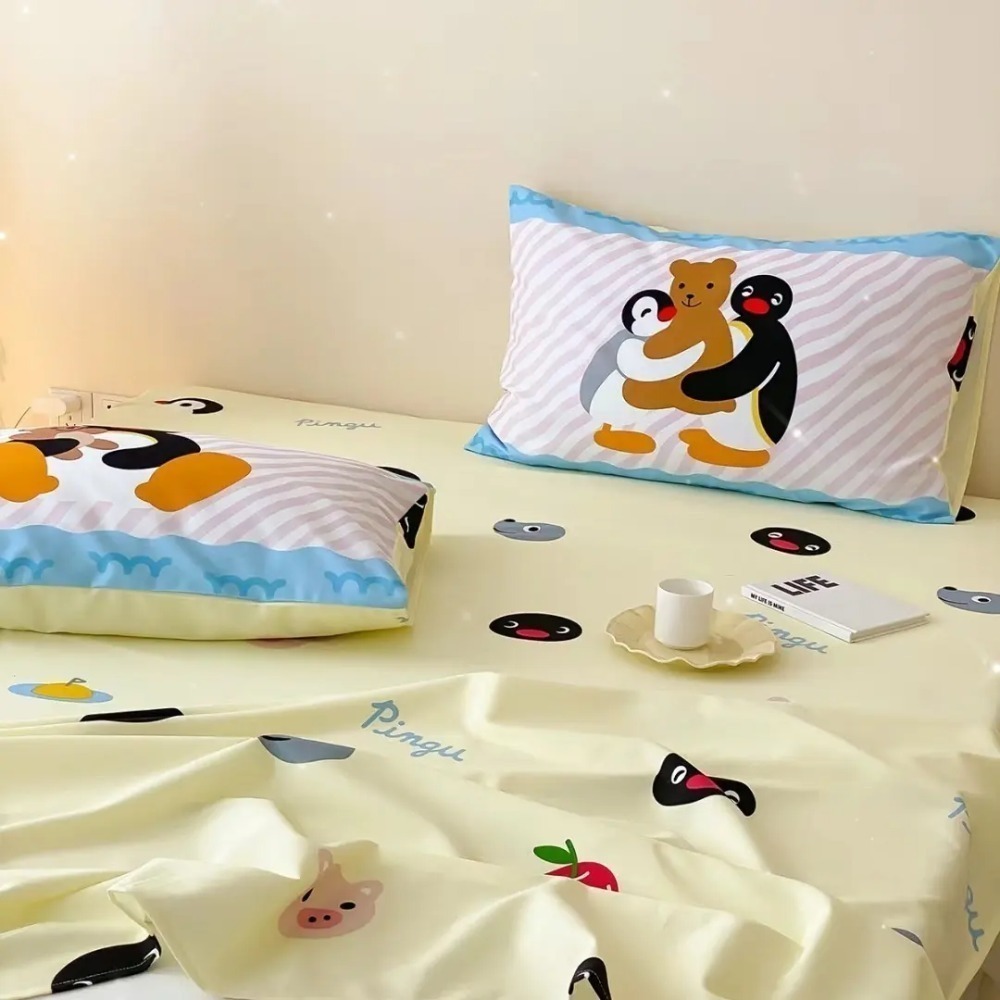 《預購》企鵝家族 pingu pingu 擁抱小熊  床包組 床單 床笠 枕頭套 被套-細節圖2