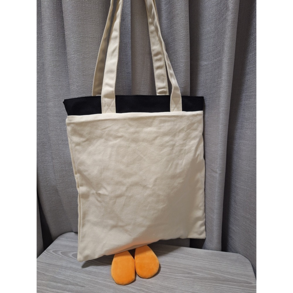 〈現貨〉企鵝家族 pingu 帆布包 帆布袋 刺繡 手提袋 手提包 腳丫 白色-細節圖2
