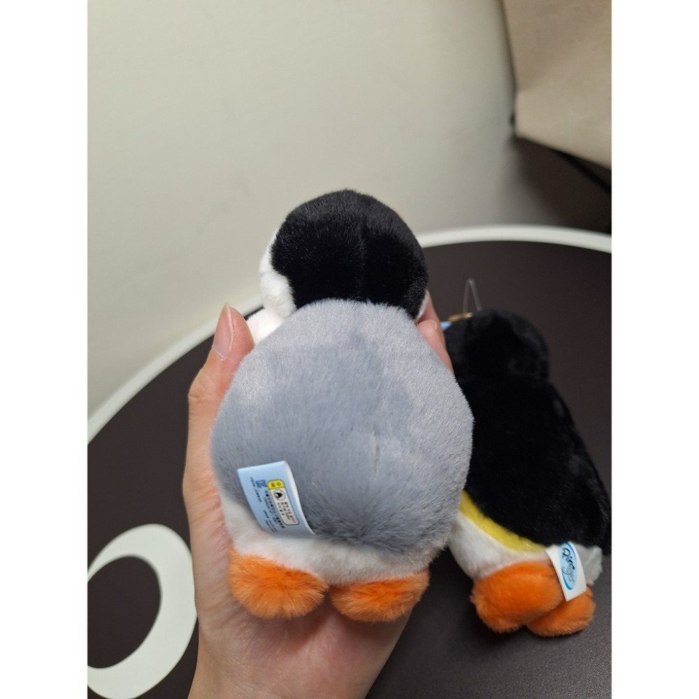 〈現貨〉韓國 企鵝家族 pingu pinga 摸魚 抱魚 娃娃吊飾 13CM鑰匙圈-細節圖5
