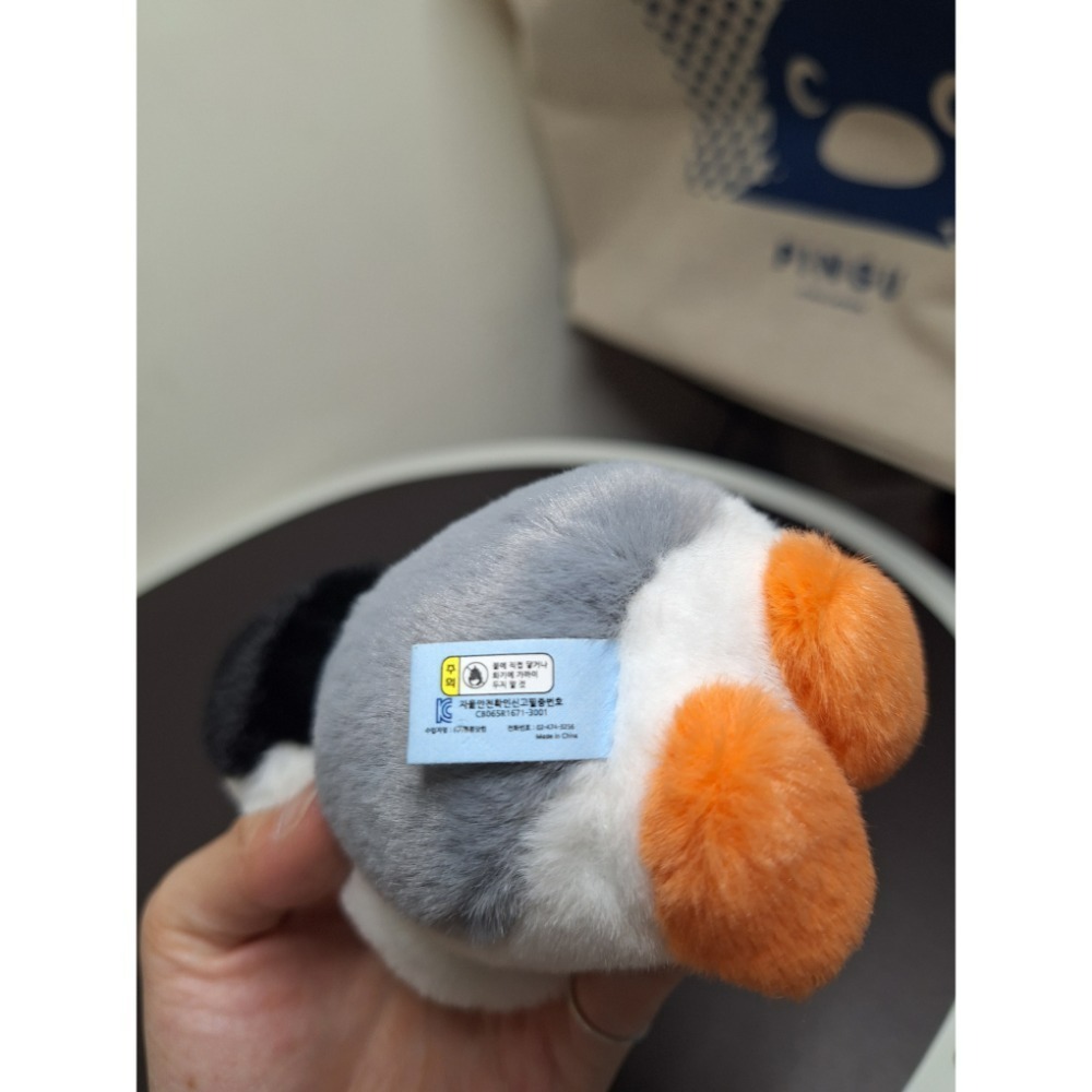 〈現貨〉韓國 企鵝家族 pingu pinga 摸魚 抱魚 娃娃吊飾 13CM鑰匙圈-細節圖6