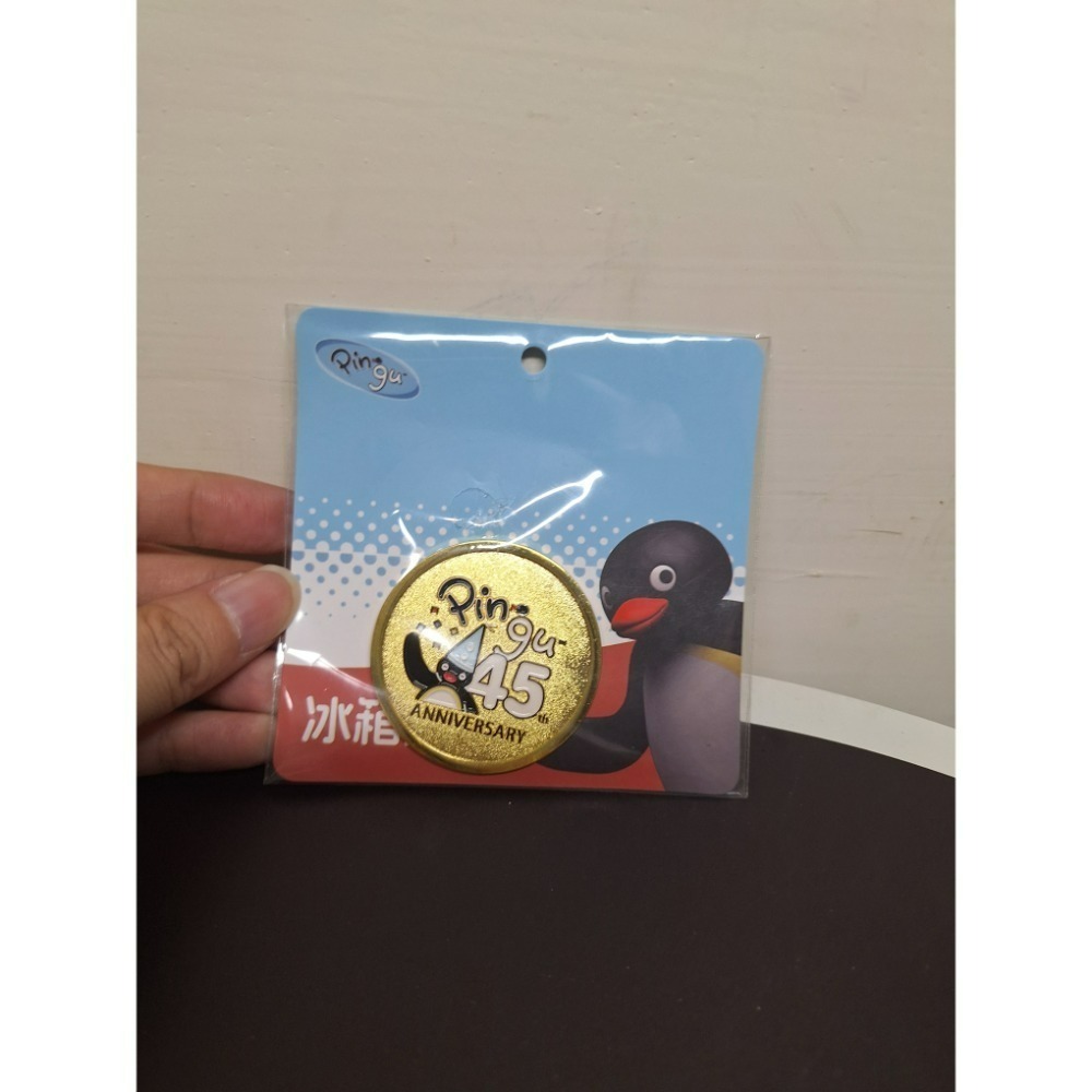 〈現貨〉企鵝家族 pingu 45週年 金色 硬幣 金幣 磁鐵 金屬 冰箱貼-細節圖4
