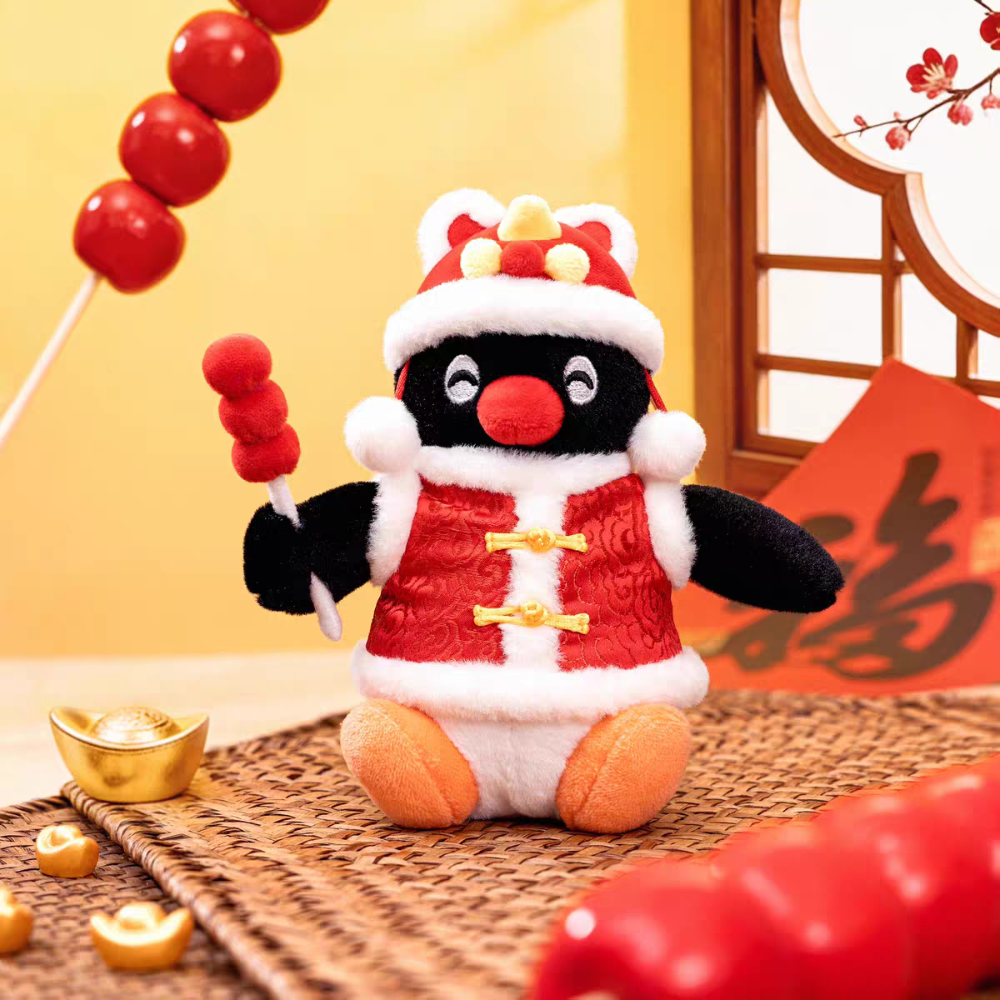 〈預購〉pingu 企鵝家族 新年系列 糖葫蘆 紅包 錦鯉 恭喜發財 過年 新年快樂 娃娃 吊飾 12cm-細節圖4