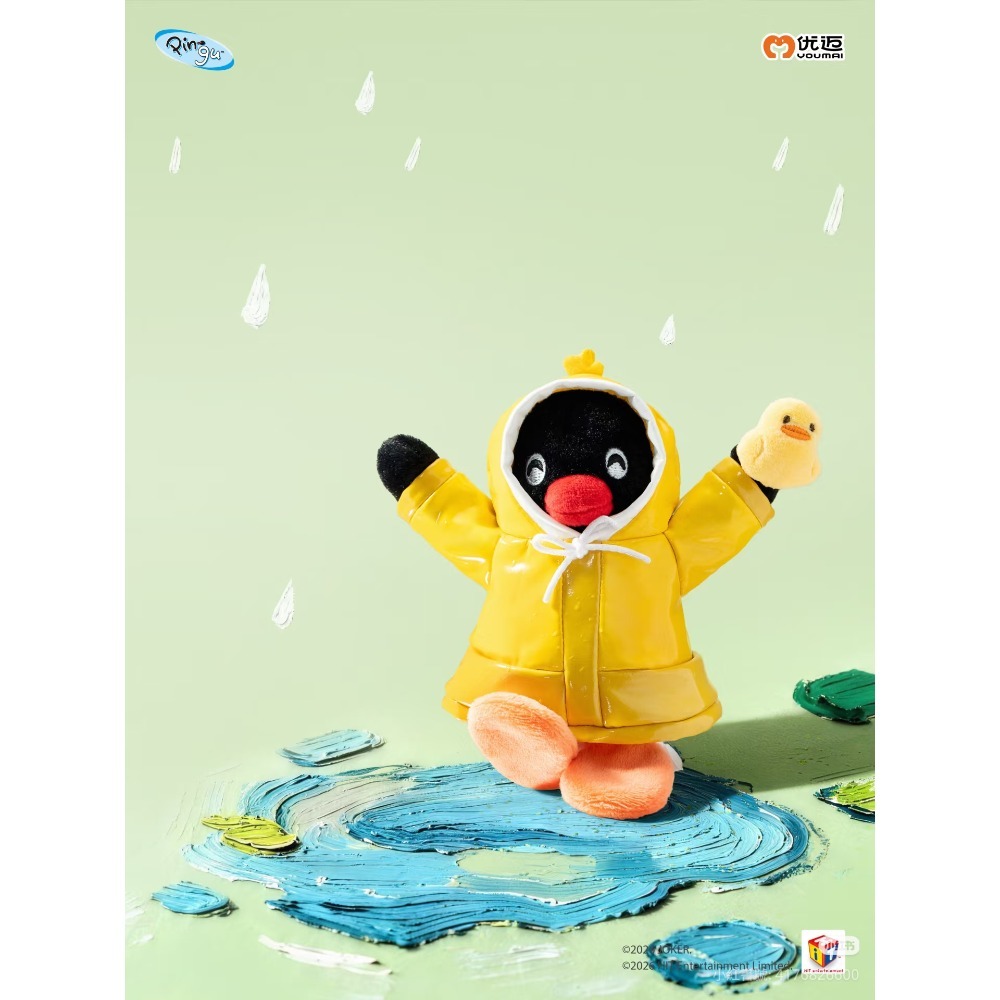 〈預購〉企鵝家族 pingu pinga 雀躍雨天 雨衣 系列 娃娃吊飾 12cm-細節圖2