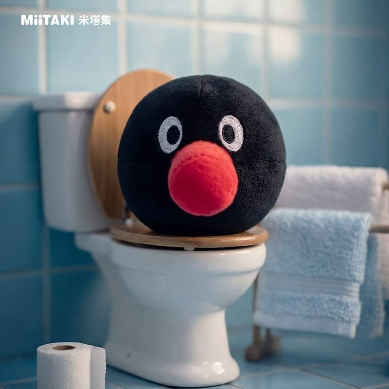 〈預購〉企鵝家族 pingu 廁所造型 紓壓 衛生紙 馬桶 通馬桶 搋子 娃娃 捏捏-細節圖3