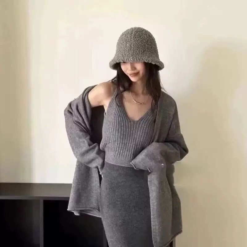 天晴日☀️套裝女 慵懶風 寬鬆針織上衣 針織外套+背心 兩件套 秋冬顯瘦 冬天女裝套裝 V領毛衣 毛衣 2024-細節圖2