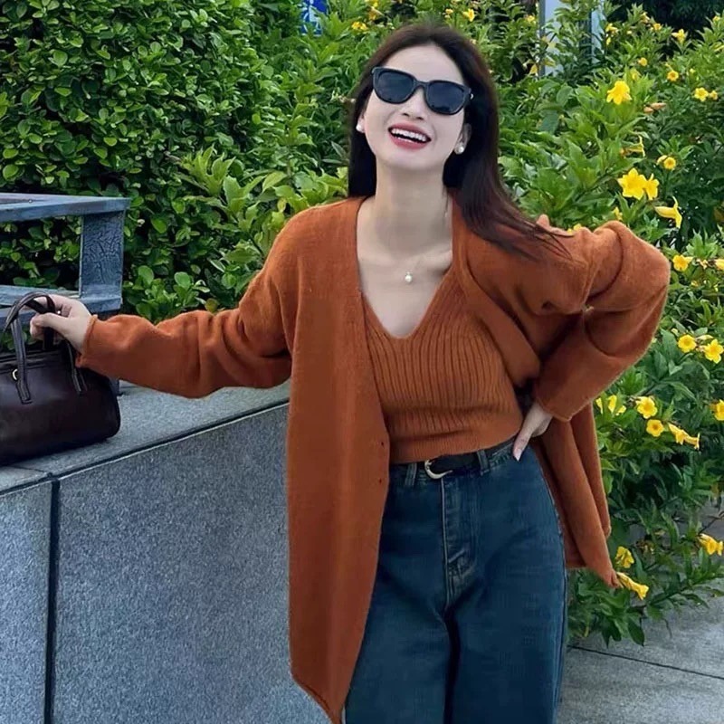 天晴日☀️套裝女 慵懶風 寬鬆針織上衣 針織外套+背心 兩件套 秋冬顯瘦 冬天女裝套裝 V領毛衣 毛衣 2024-細節圖5