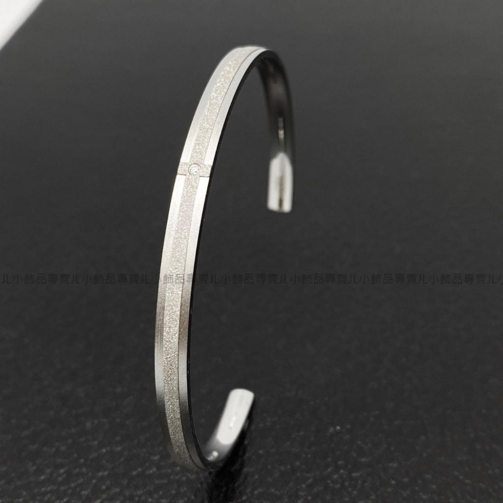 JL小飾品專賣❤ 不鏽鋼C型手環 (鑽砂十字架)-細節圖5