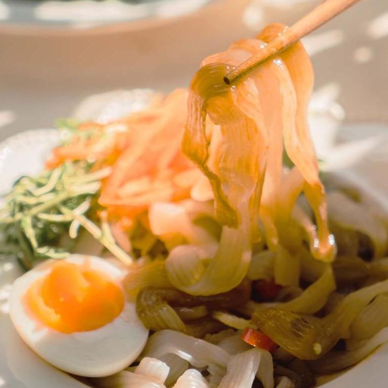 蘇伯 蒟蒻麵 蒟蒻燕麥纖維麵 無鹼味 高纖微卡 白玉帶 寬麵 白玉帶寬麵 膳食纖維 免煮即食 泰國-細節圖7