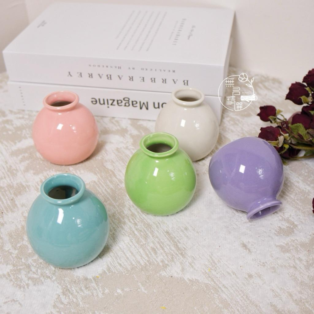 現貨🔺多色 圓形陶瓷小花瓶｜有錢花花瓶 日式簡約軟裝 擺拍道具 迷你乾燥花瓶 桌面小擺件 INS風水培花器 陶瓷花瓶-細節圖3
