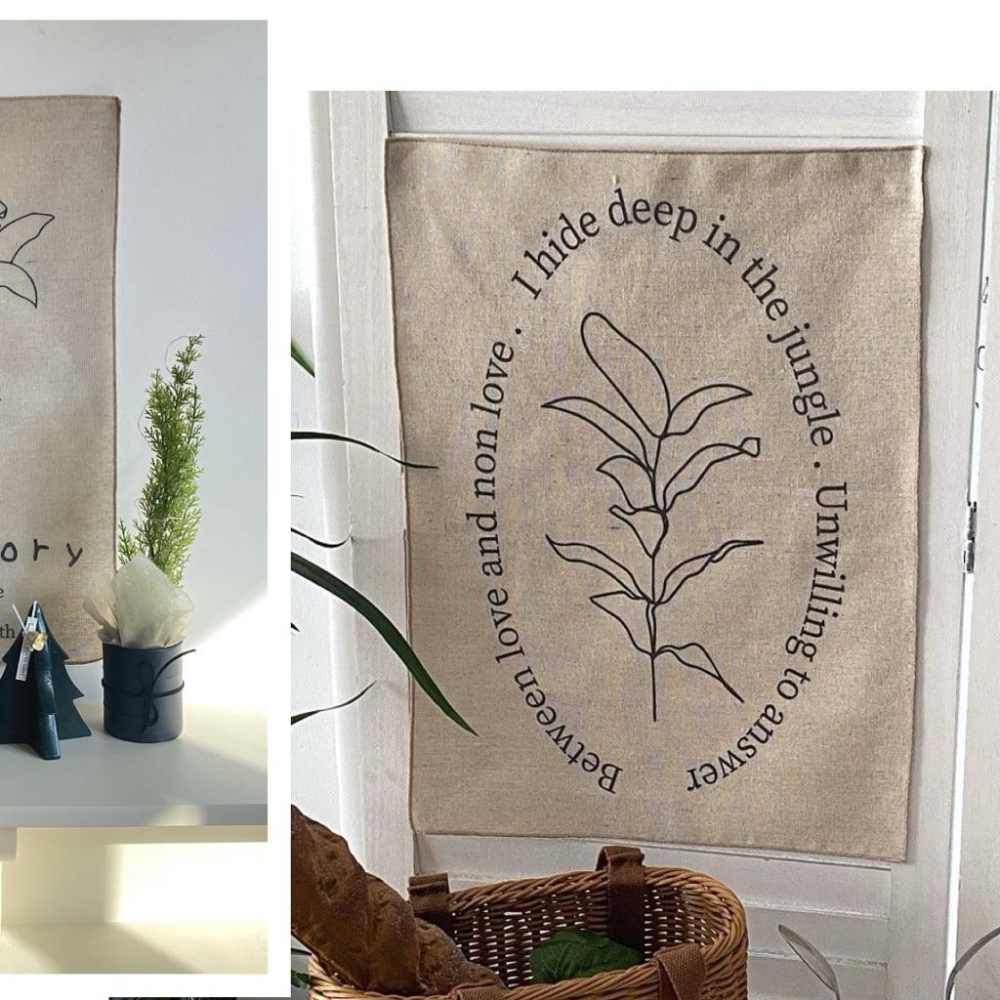 現貨🔺掛畫裝飾布｜麻布｜韓風 英文字母 ins花 桌布｜背景布 掛布｜拍照背景｜臥室佈置 軟裝搭配 牆壁裝飾 氛圍感-細節圖9