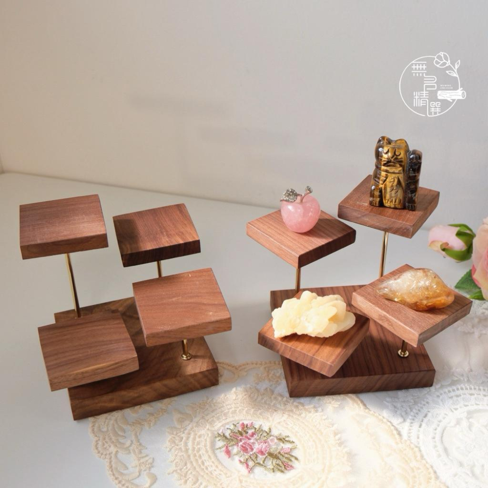 現貨🔺四方四階展示架 胡桃木｜小型階梯陳列台 飾品 水晶 香氛石擺飾架｜礦石收納 展示架｜公仔收納 公仔陳列架-細節圖3