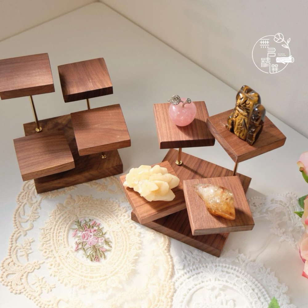 現貨🔺四方四階展示架 胡桃木｜小型階梯陳列台 飾品 水晶 香氛石擺飾架｜礦石收納 展示架｜公仔收納 公仔陳列架-細節圖6