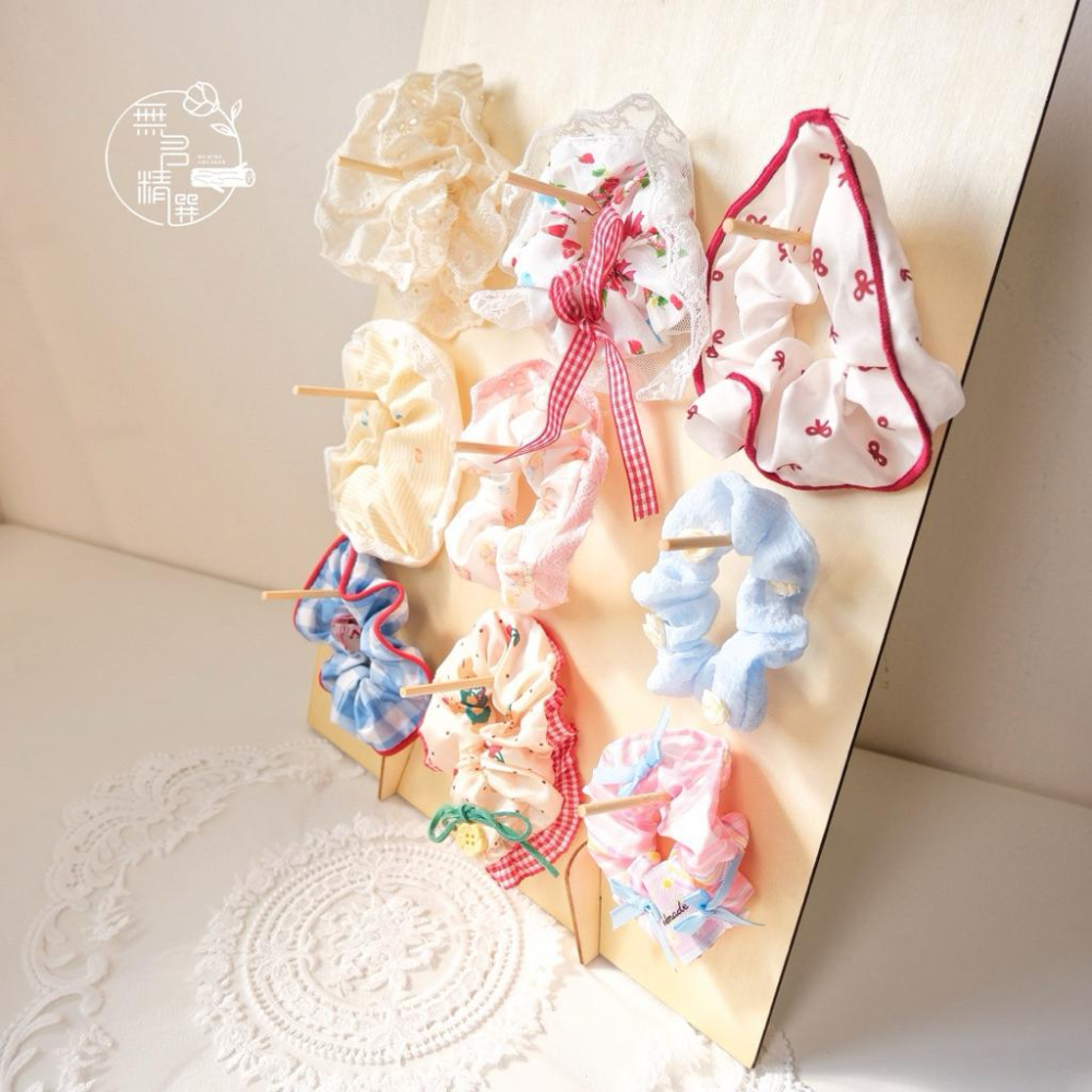 現貨🔺特價 小資髮圈展示板｜輕巧便攜陳列架｜手工飾品展示架｜手作市集飾品展示板 髮圈耳環手鍊通用支架｜擺攤道具｜攤位設計-細節圖2