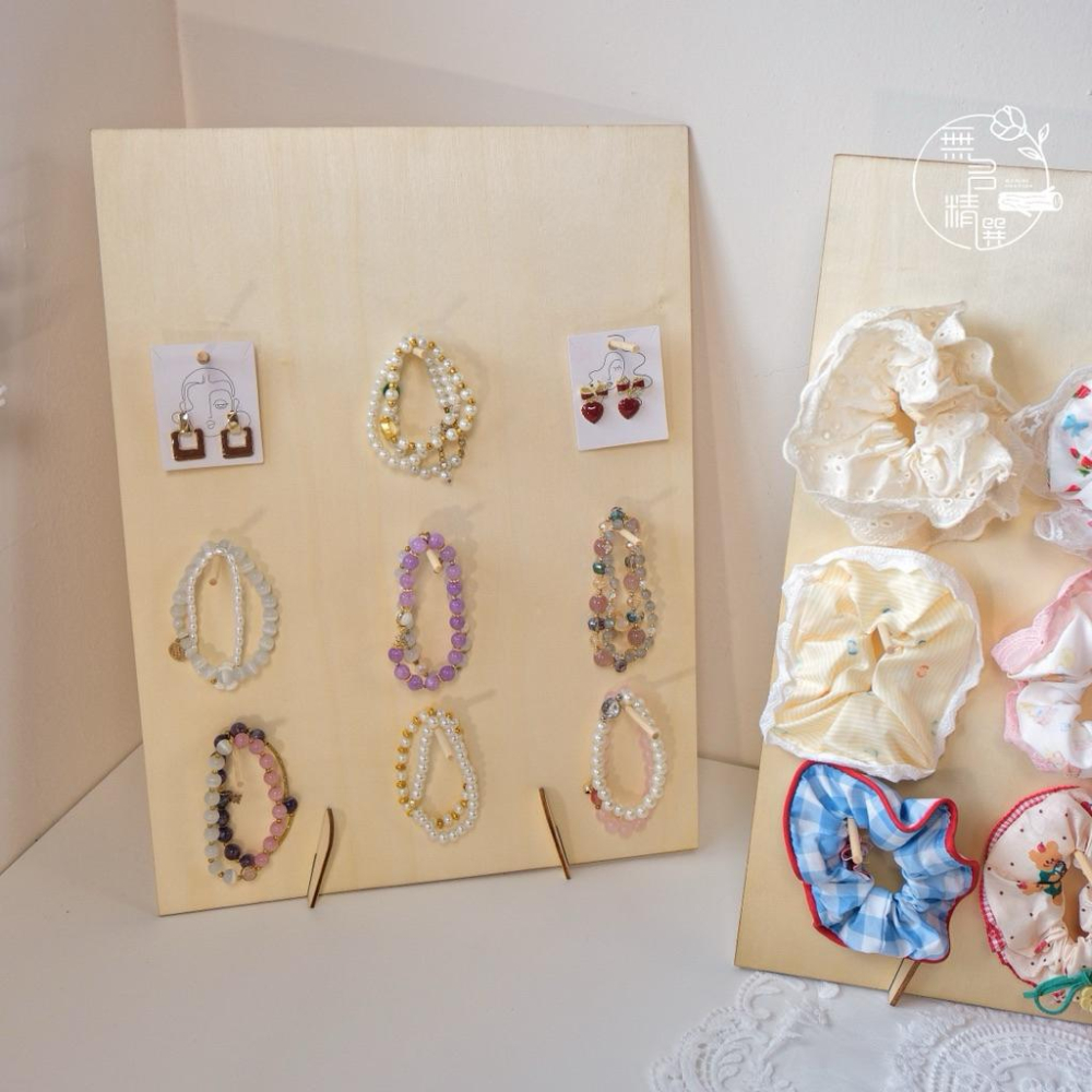 現貨🔺特價 小資髮圈展示板｜輕巧便攜陳列架｜手工飾品展示架｜手作市集飾品展示板 髮圈耳環手鍊通用支架｜擺攤道具｜攤位設計-細節圖4
