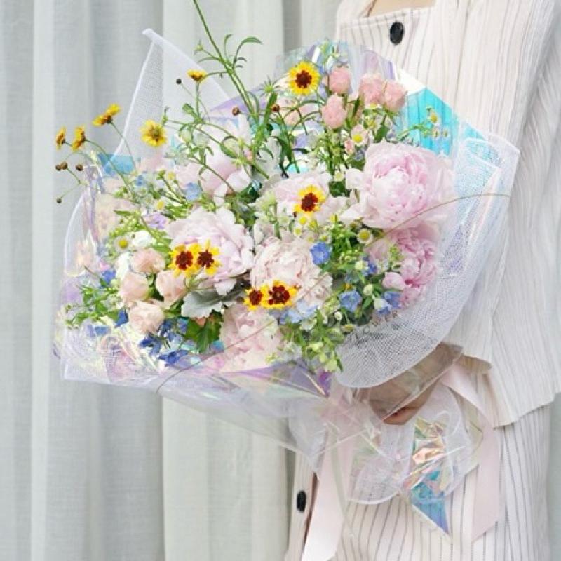 現貨🔺加厚彩虹膜｜包裝紙｜韓式 6絲 透明包裝紙 防水包裝紙 鮮花 花店 禮品包裝紙 花藝 diy材料 乾燥花包裝 花束-細節圖4