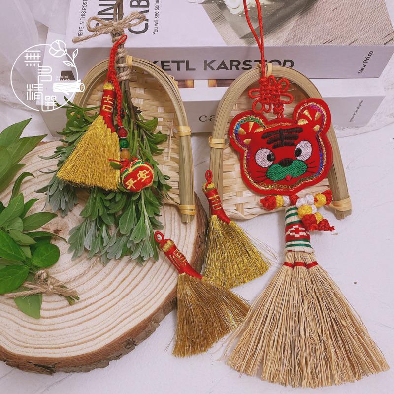 現貨🔺端午節 掛件 艾草 避邪 開運 擋煞 小掃把 畚箕 菖蒲 抹草 芙蓉 吊飾 天地掃 金絲線 掃把 材料包-細節圖9