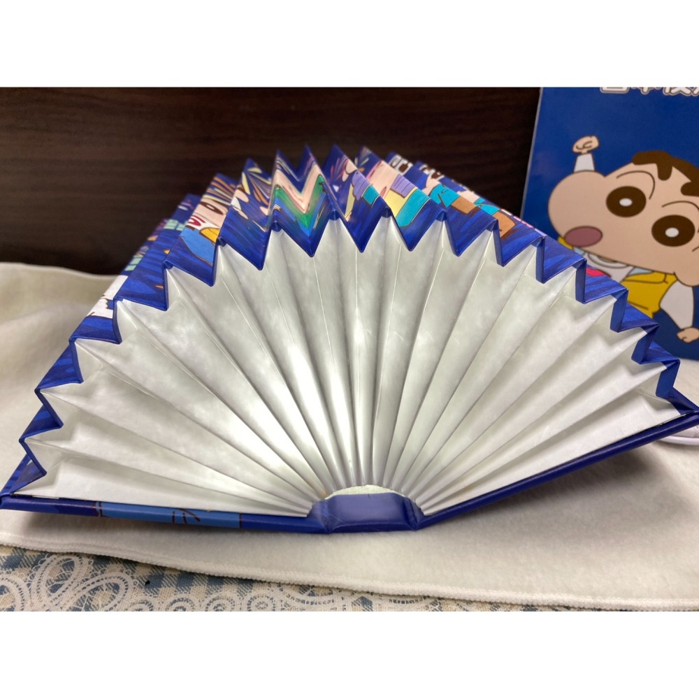 蠟筆小新 書本夜燈 小新夜燈 蠟筆小新-書本夜燈 7-11蠟筆小新翻頁書本夜燈-細節圖2