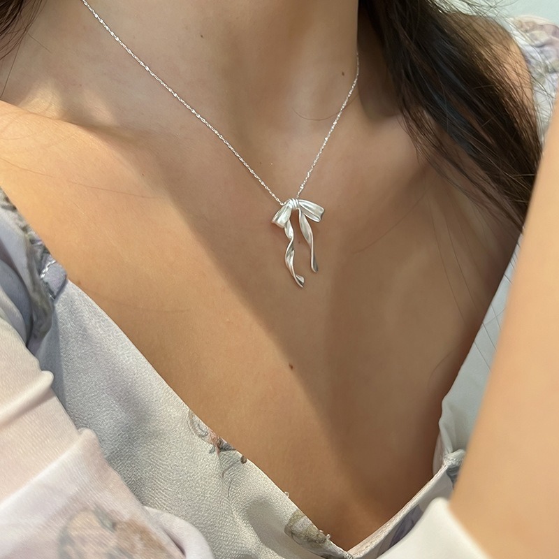 Luojing˖ ࣪⌖˚◌預購 純銀光芒ꔫs925純銀亮銀色蝴蝶結磨砂項鍊｜鎖骨鏈-細節圖2