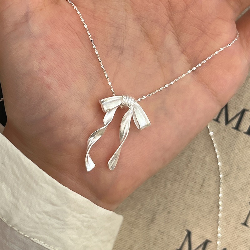 Luojing˖ ࣪⌖˚◌預購 純銀光芒ꔫs925純銀亮銀色蝴蝶結磨砂項鍊｜鎖骨鏈-細節圖4
