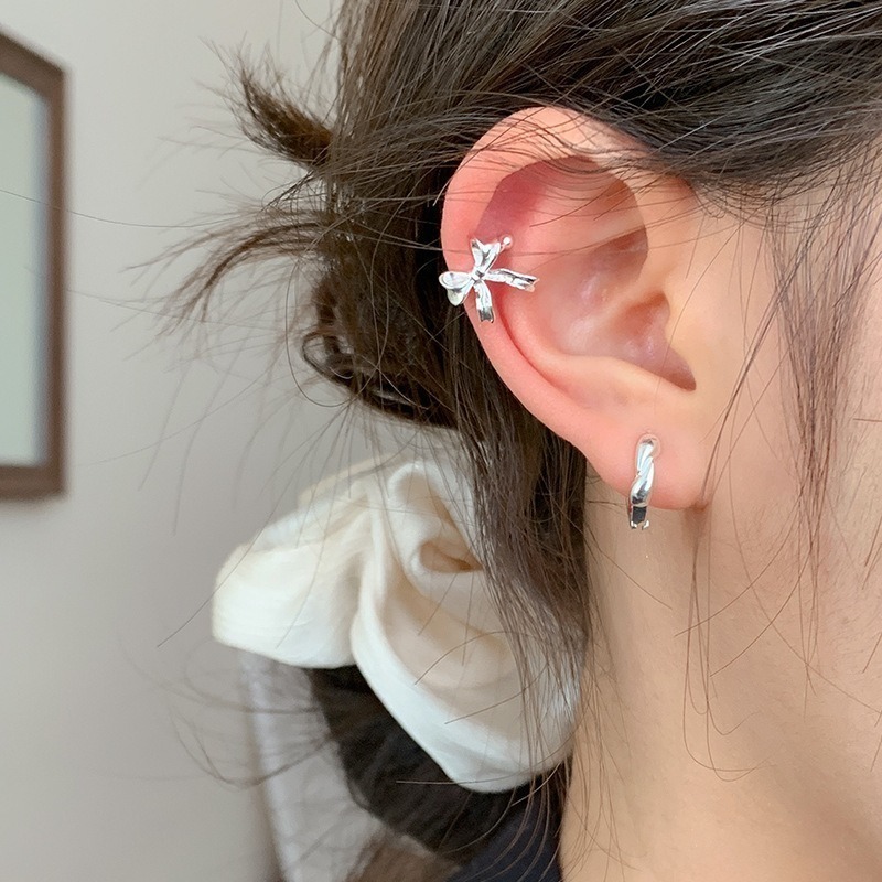 𝐿𝑢𝑜𝑗𝑖𝑛𝑔 ෆ 甜美氣質不規則蝴蝶結s925純銀耳骨夾｜耳環｜耳夾-細節圖2
