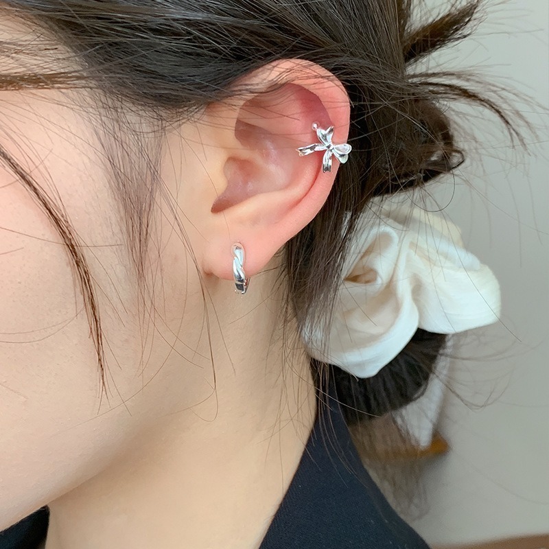 𝐿𝑢𝑜𝑗𝑖𝑛𝑔 ෆ 甜美氣質不規則蝴蝶結s925純銀耳骨夾｜耳環｜耳夾-細節圖3