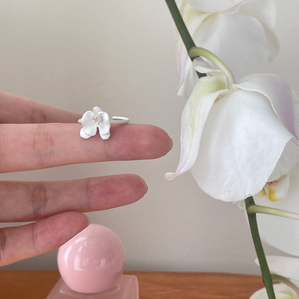♯  𝐿𝑢𝑜𝑗𝑖𝑛𝑔 ೀ 輕吻指尖的浪漫·森系小蒼蘭花朵s925純銀戒指﹎輕盈舒適像一縷微風🎐-細節圖5