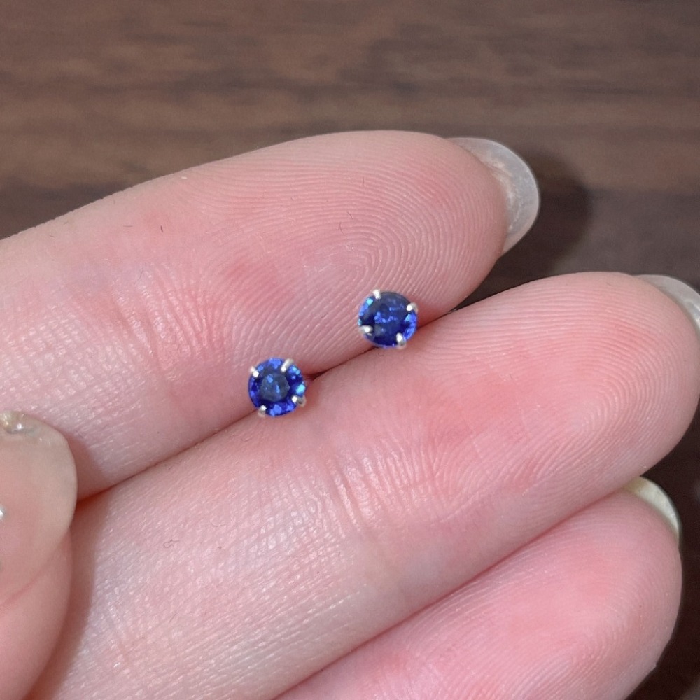 𝐿𝑢𝑜𝑗𝑖𝑛𝑔 ෆ 閃耀你的少女心·5A鋯石迷你彩色s999足銀耳環｜耳針｜養耳洞｜抗過敏｜彩色鋯石耳環-規格圖9