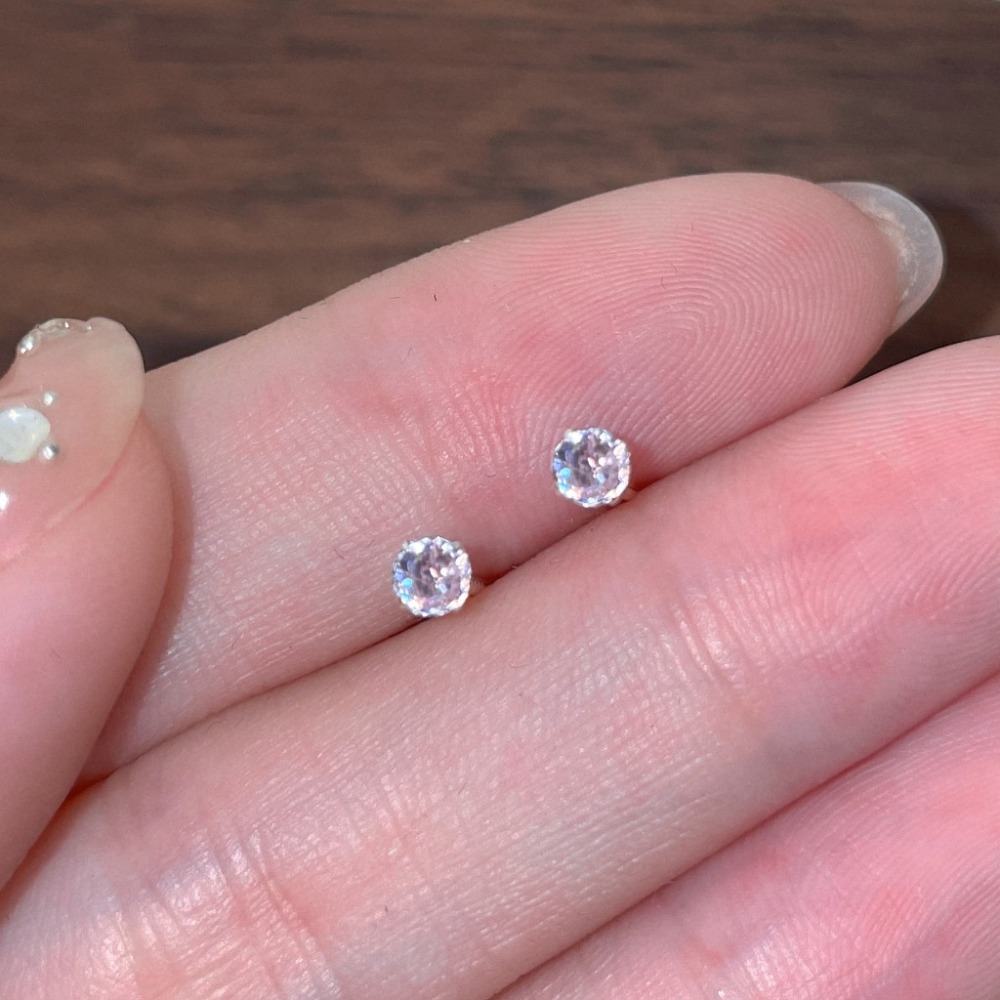 𝐿𝑢𝑜𝑗𝑖𝑛𝑔 ෆ 閃耀你的少女心·5A鋯石迷你彩色s999足銀耳環｜耳針｜養耳洞｜抗過敏｜彩色鋯石耳環-規格圖9